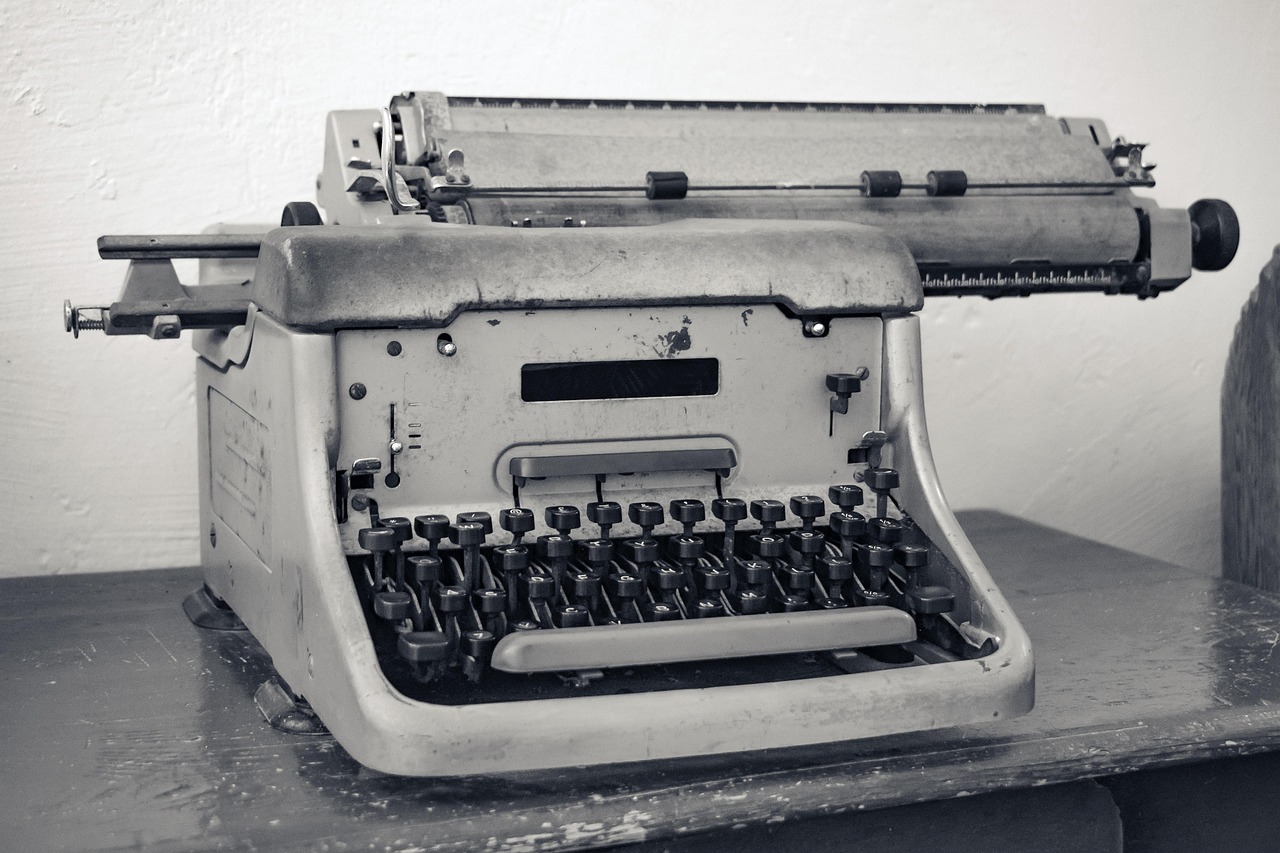 découvrez notre gamme de claviers mécaniques offrant précision, durabilité et confort pour une expérience de frappe optimale.