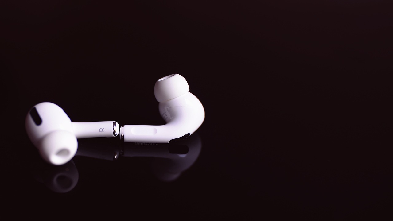 découvrez nos écouteurs sans fil offrant un son de haute qualité, un confort optimal et une liberté totale de mouvement pour écouter votre musique partout.